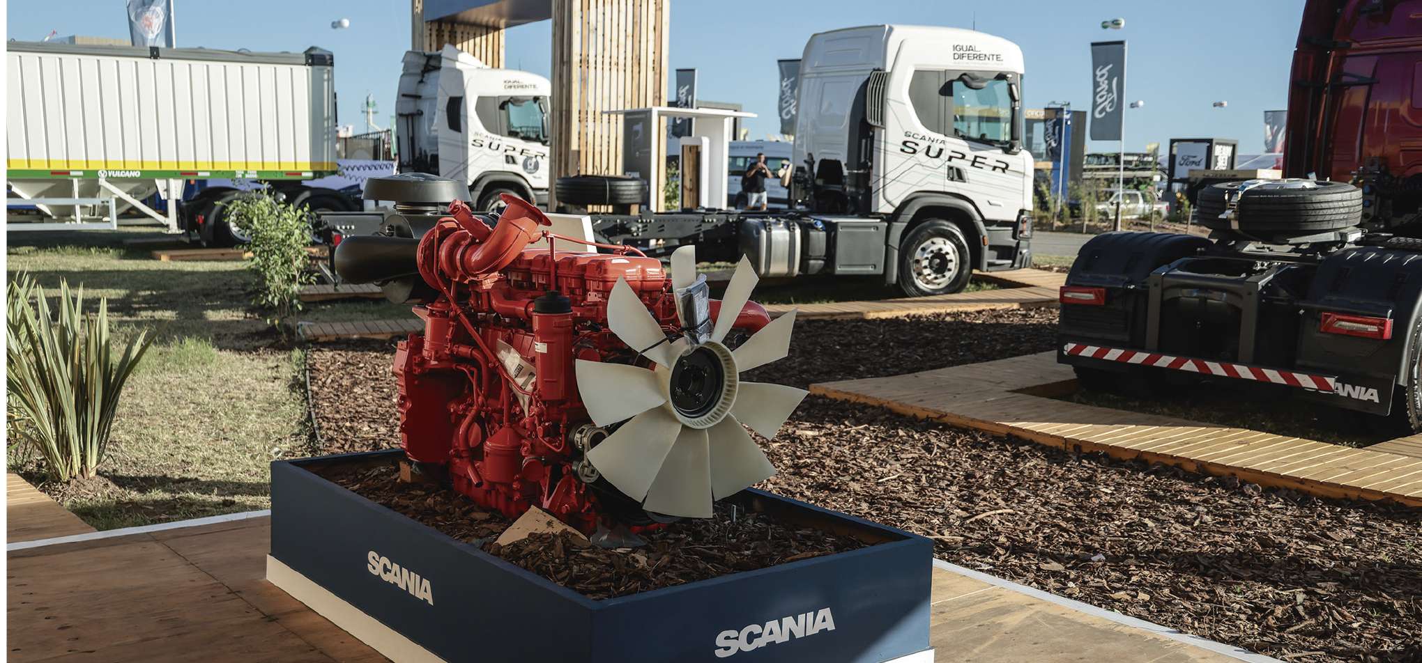 ER121-SCANIA-MOTOR